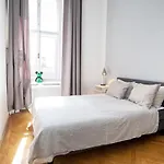 Charming Flat Close To Danube And 4-seasons *