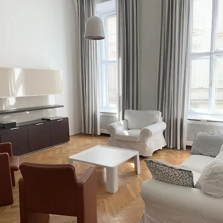 Charming Flat Close To Danube And 4-seasons 公寓 *
