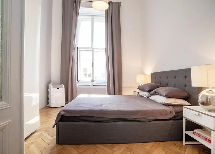 Charming Flat Close To Danube And 4-seasons דירה *