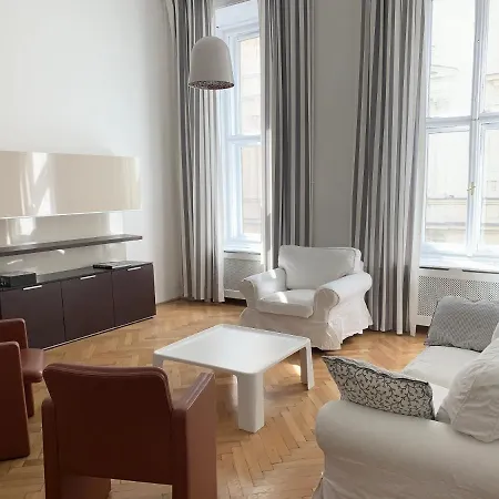 Charming Flat Close To Danube And 4-seasons Apartment *