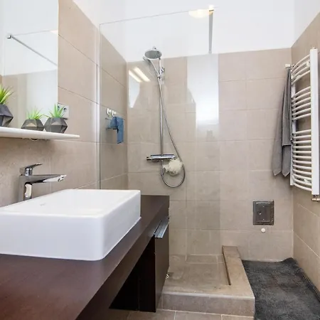 Charming Flat Close To Danube And 4-seasons